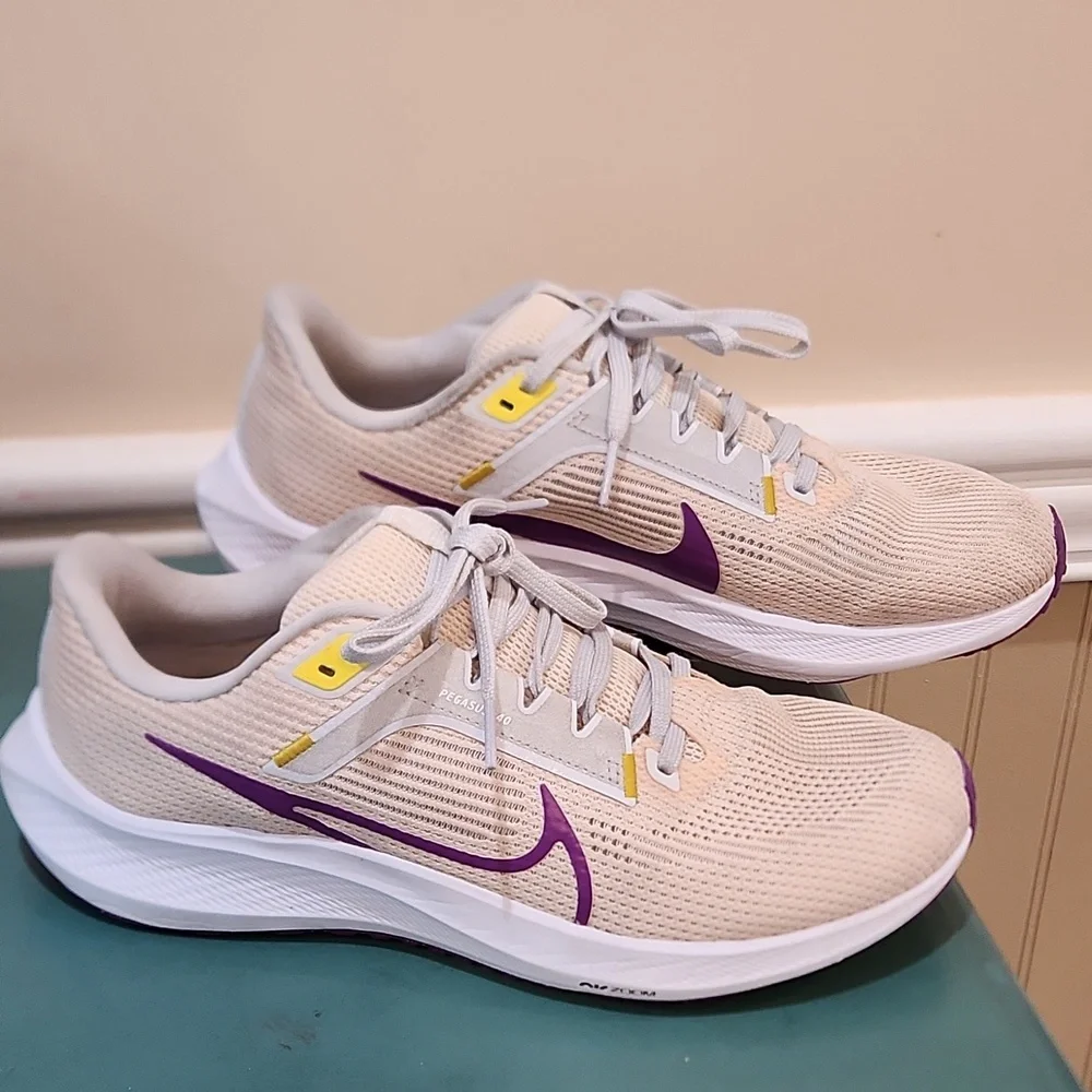 Nike Zoom Air Pegasus 40 women's shoes size 9.5